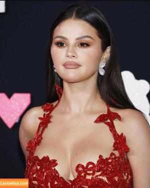 Selena Gomez photo #1825