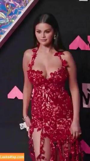 Selena Gomez photo #1899