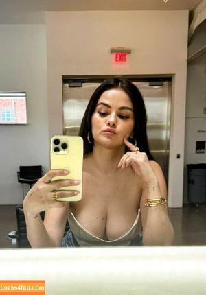 Selena Gomez photo #1903