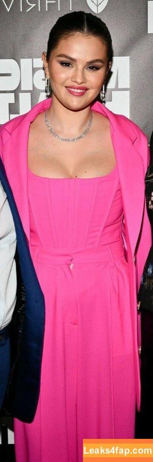 Selena Gomez photo #1916