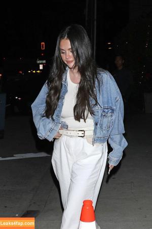 Selena Gomez photo #1943