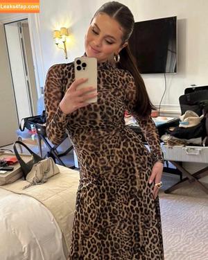 Selena Gomez photo #1954