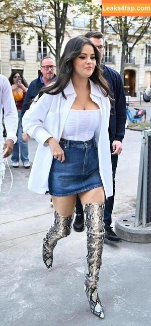 Selena Gomez photo #1977