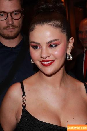 Selena Gomez photo #2023