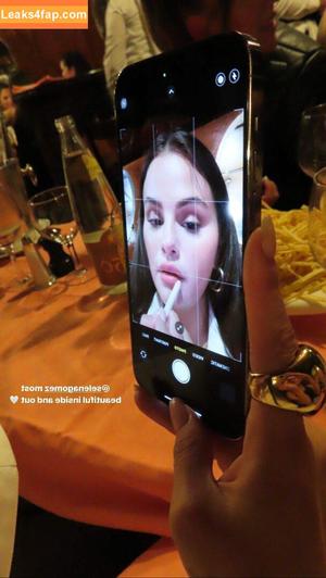Selena Gomez photo #2037