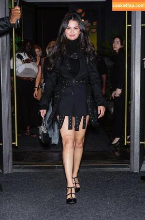 Selena Gomez photo #2056