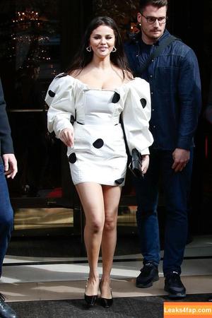 Selena Gomez photo #2067