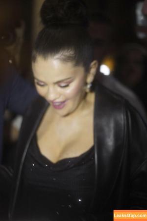 Selena Gomez photo #2098