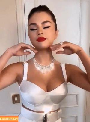 Selena Gomez photo #2214