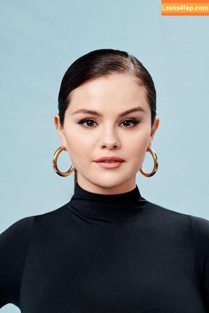 Selena Gomez photo #2260