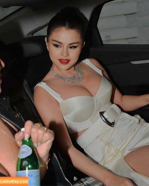 Selena Gomez photo #2287