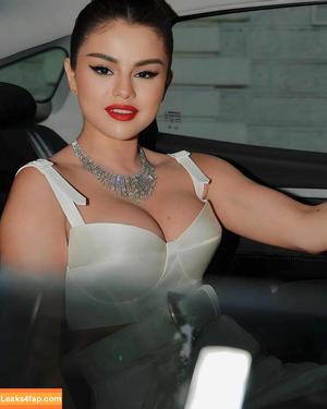 Selena Gomez photo #2292