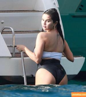 Selena Gomez photo #2304