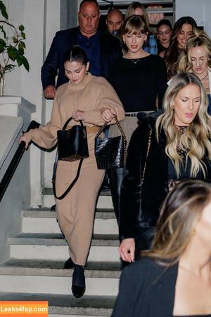 Selena Gomez photo #2319