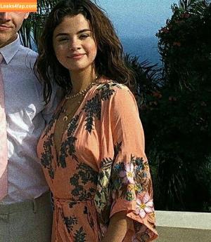 Selena Gomez photo #2328