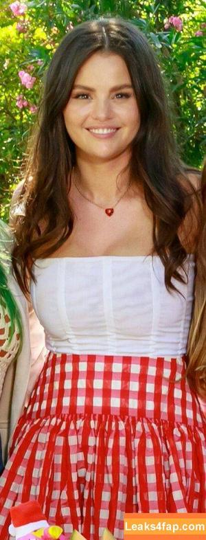 Selena Gomez photo #2340