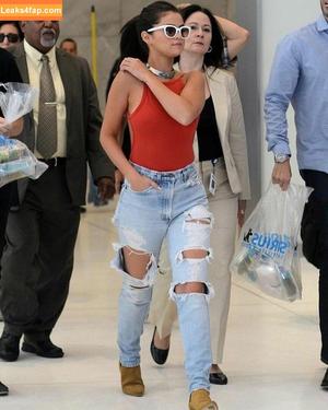 Selena Gomez photo #2348