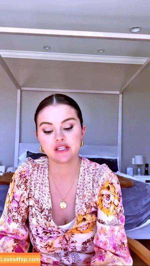 Selena Gomez photo #2377