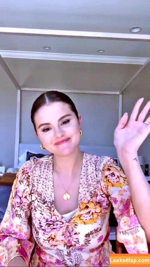 Selena Gomez photo #2380