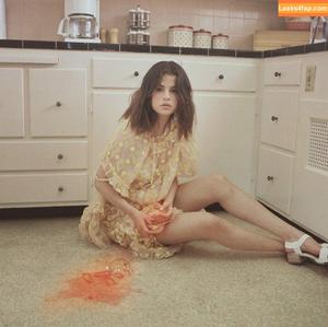Selena Gomez photo #2401