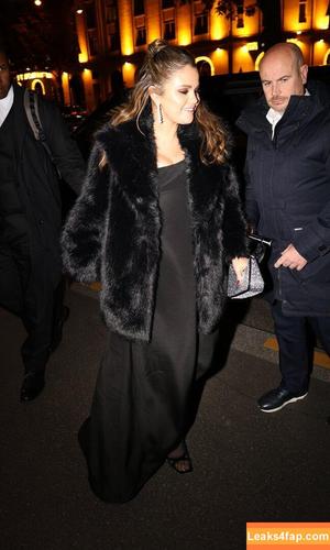 Selena Gomez photo #2437