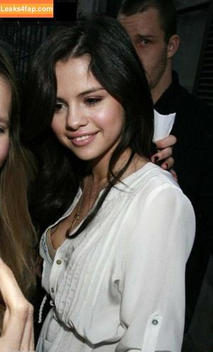 Selena Gomez photo #2448