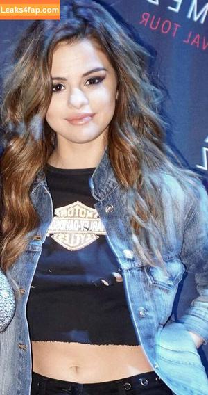 Selena Gomez photo #2449