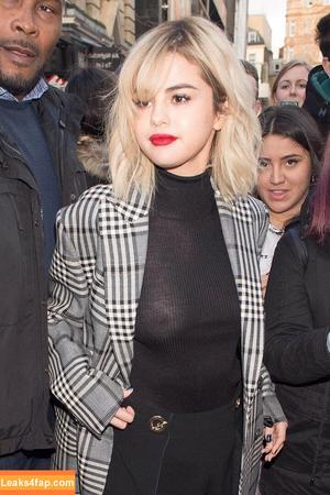 Selena Gomez photo #2450