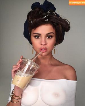 Selena Gomez photo #2575