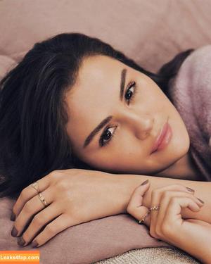 Selena Gomez photo #2720