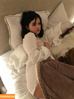 Selena Gomez photo #2735