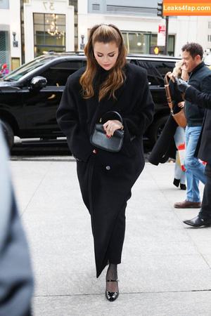 Selena Gomez photo #2810