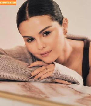 Selena Gomez photo #2918