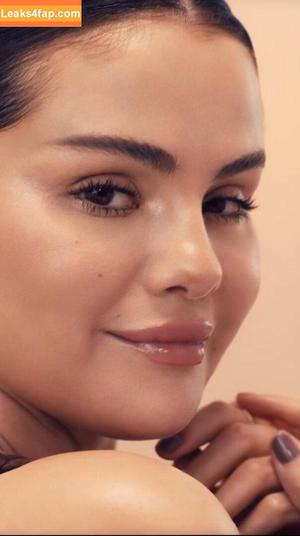 Selena Gomez photo #2921