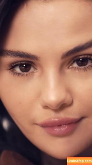 Selena Gomez photo #2925