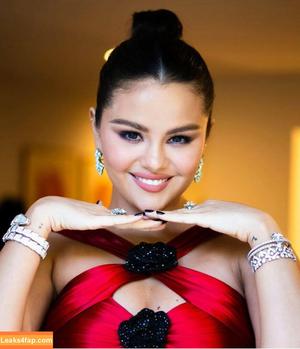 Selena Gomez photo #3011