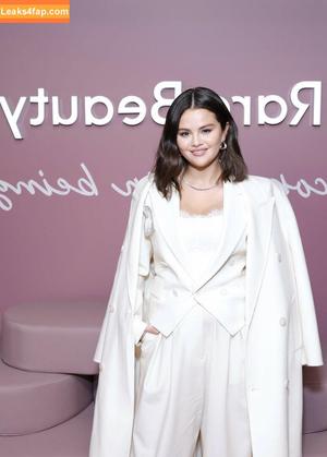 Selena Gomez photo #3019