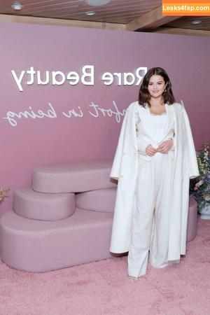 Selena Gomez photo #3028