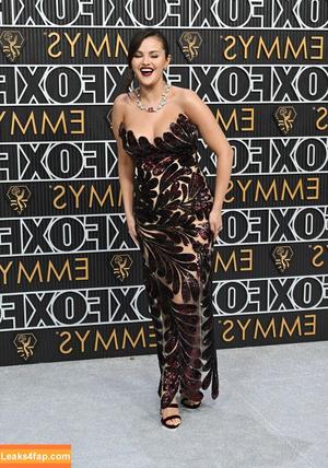 Selena Gomez photo #3123