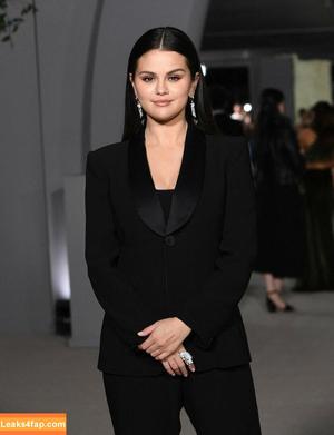Selena Gomez photo #3195