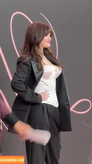 Selena Gomez photo #3220