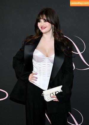 Selena Gomez photo #3231