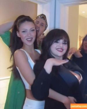 Selena Gomez photo #3254