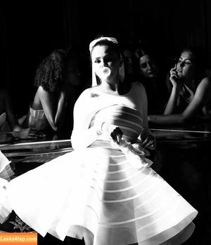 Selena Gomez photo #3410