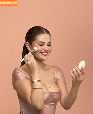 Selena Gomez photo #3667