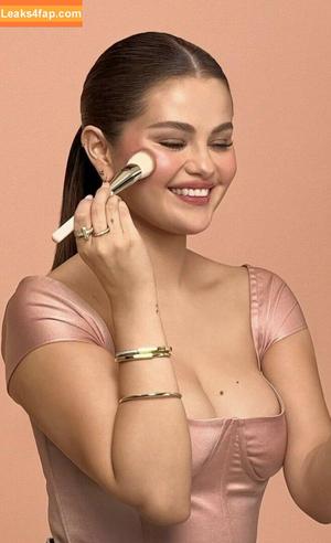 Selena Gomez photo #3668