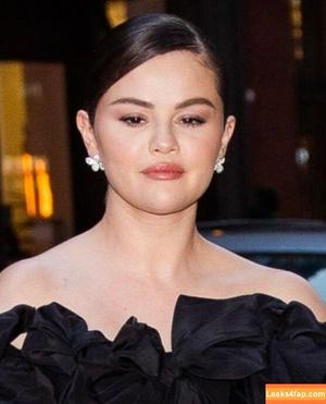 Selena Gomez photo #3700