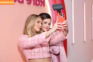 Selena Gomez photo #3730