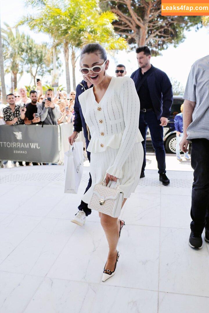 Selena Gomez / Selena / https: / selena.gomez / selenagomez leaked photo photo #4027