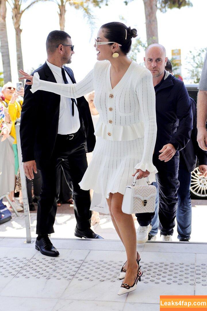 Selena Gomez / Selena / https: / selena.gomez / selenagomez leaked photo photo #4028